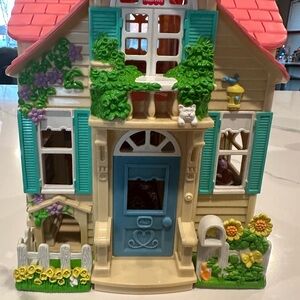 2000Fisher-Price Sweet Streets Doll House - No Accessories